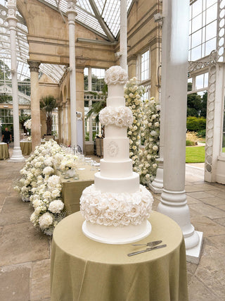 Wedding Cakes at Syon House with Lucy Meehan Events