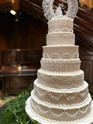 Vintage piped wedding cakes with royal icing by Hall of Cakes London