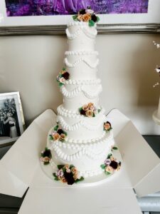 Overpiped wedding cakes